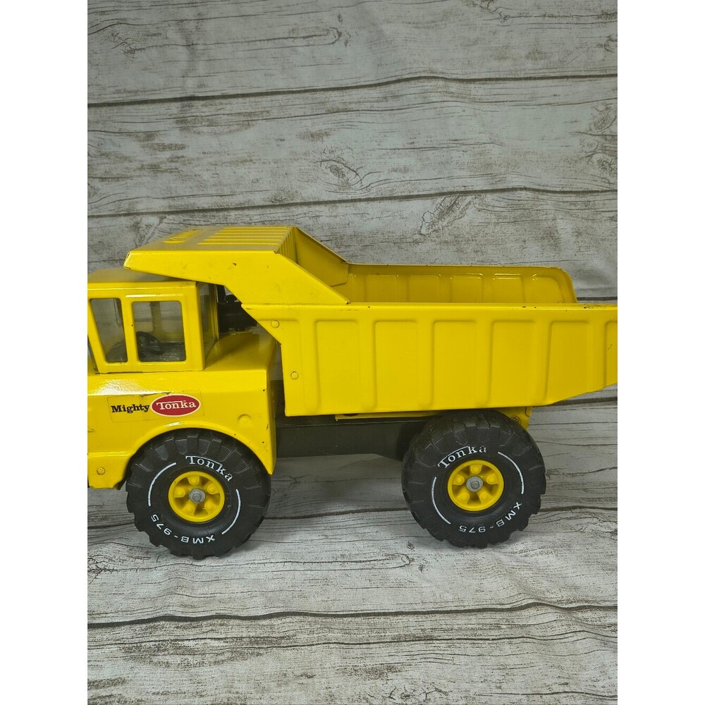 Vintage Mighty Tonka Dump Truck 1970s XMB-975 Yellow All Metal Frame